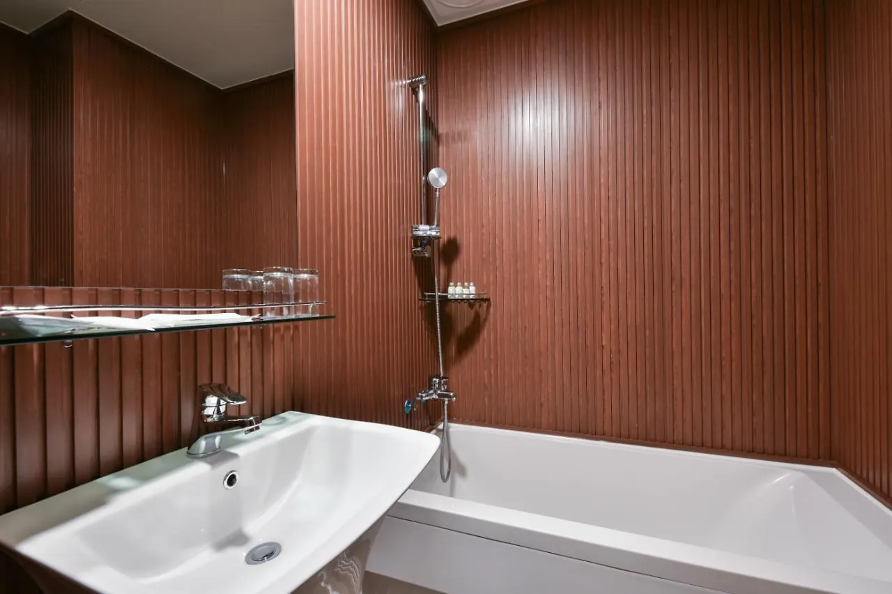 Sea Moon Tourist Hotel Incheon 3*,